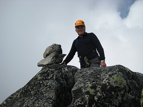 Varden på Midtre Dyrhaugstinden Nord