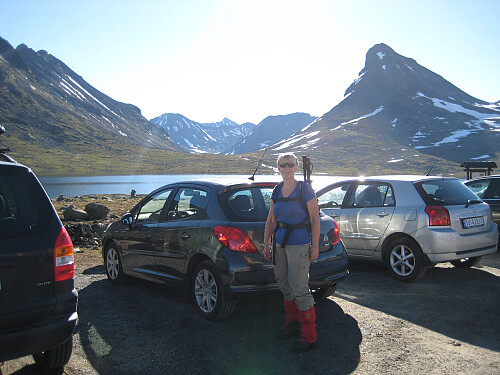 Start fra Leirvassbu i nydelig sommervær! Kyrkja i bakgrunnen mot høyre