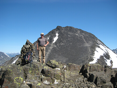 Meg på Langvasshøe med Visbreatinden i bakgrunnen. Foto Astrid