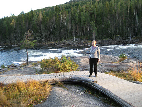 Astrid ved helleristningsfeltet