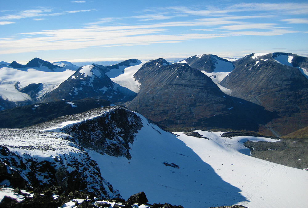 Tilbakeblikk mot Storbreatinden, Skagsnebb og Loftet