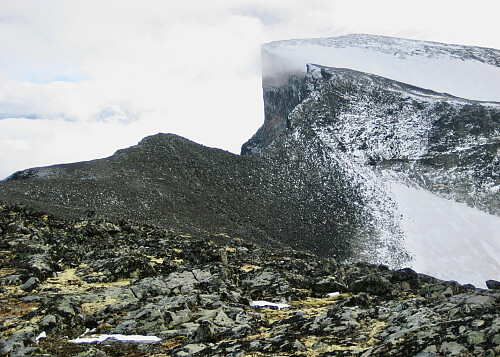Kulen litt til venstre for midten er Nørdre Bukkehøe 2100 moh 