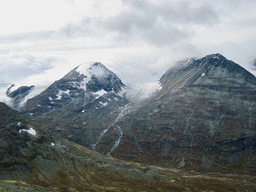 Mot Storbreatinden og Skagsnebb på vestsiden av Leirdal