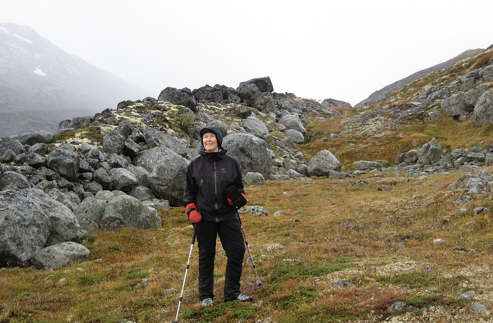 Astrid glad og fornøyd med å være nede igjen etter en noe stabasiøs tur til Storbreahøe!
