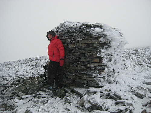 Godt innpakket Astrid ved varden på Storivilen!