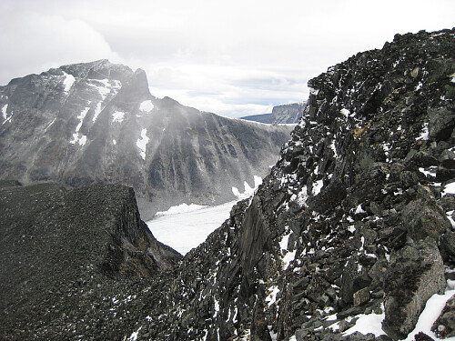 Bratt klyving opp fra Nørdre Bukkehøe
