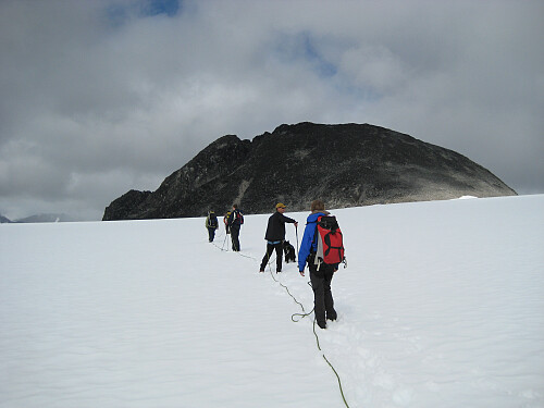 Øverst på Visbrean. Toppmassivet på Semelholstinden i bakgrunnen