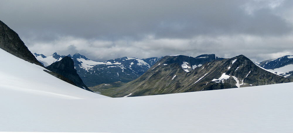 Fra Visbrean under Semelholstinden mot Midtre og Søre Urdadalstinder i øst