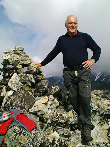 En godt fornøyd Knut Sverre på toppen av Semelholstinden