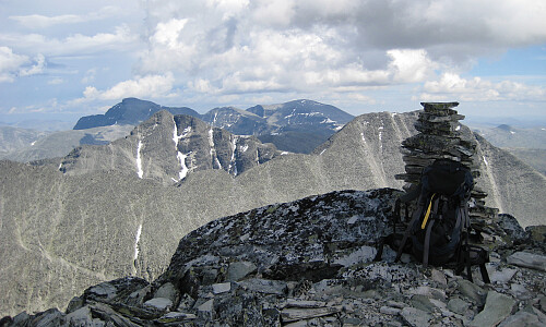 Foto mot øst. Veslesmeden, Storronden, Rondslottet og Digerronden i bakgrunnen
