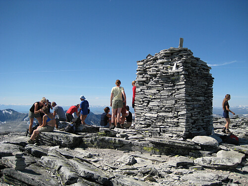 Folksomt på Rondslottet denne flotte sommerdagen!