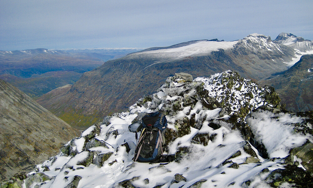 Flotte farger i fjellet! Foto fra Bakarste Skagsnebb nedover mot Leirdalen