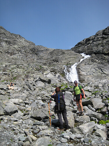 På vei opp skråningen fra Andrevatnet