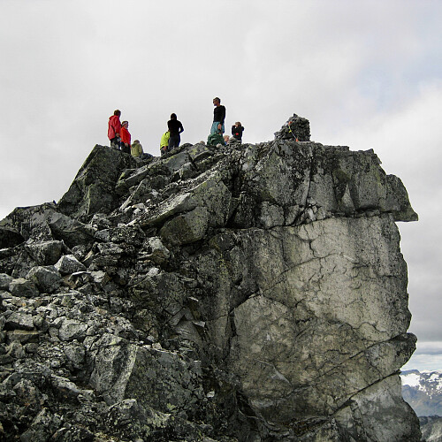 Falketind med stup på østsiden