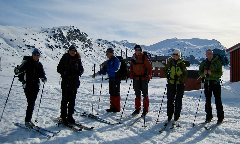 Turstart mot Søre Sagi fra Fondsbu. Fra venstre Eva, Knut Sverre, Torgeir, Pål, Susanne og Arne Moe