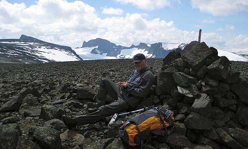 Astrid tok bilde av meg. Foto mot sørvest. ved varden 32V GPS:464867 6837245.