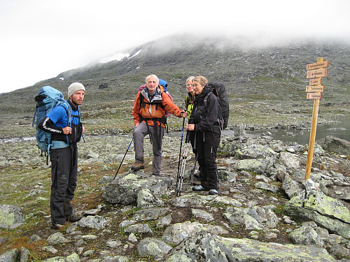 Arne, Pål, Susanne og Astrid ved stidelet Uradalsvatnet kl 1040