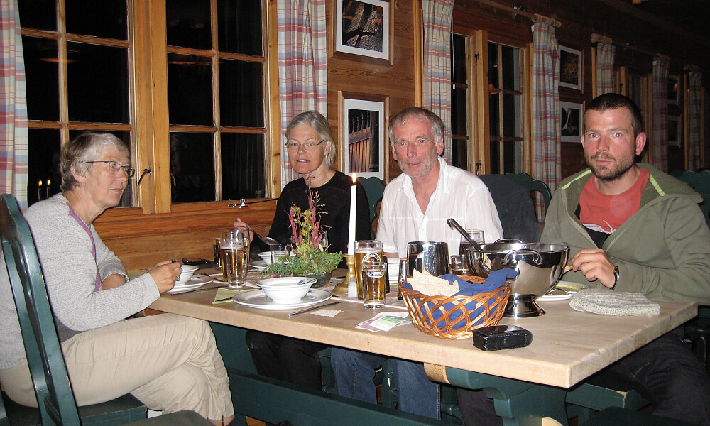 Astrid, Susanne, Pål og Arne på Fondbu etter en vellykket Uranostindtravers!