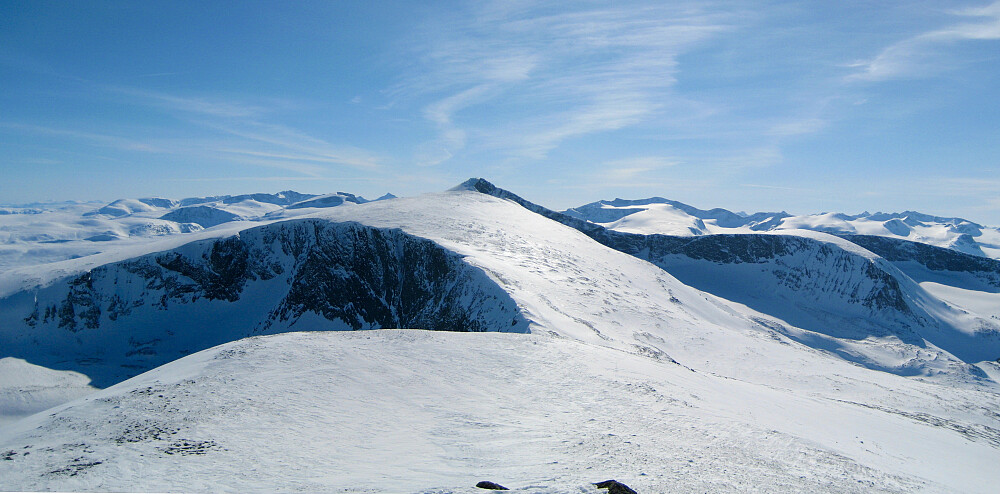 Fra Stornubben mot Hindholet og . Nautgardstinden.