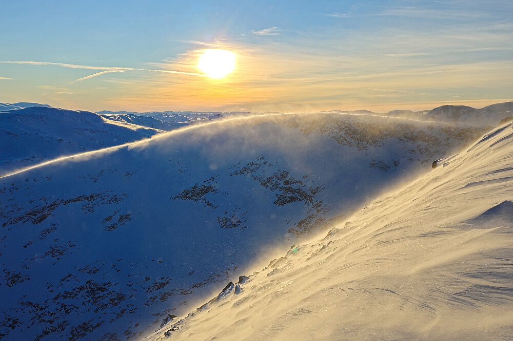 Vinden drar godt over Hjellbønebba S2