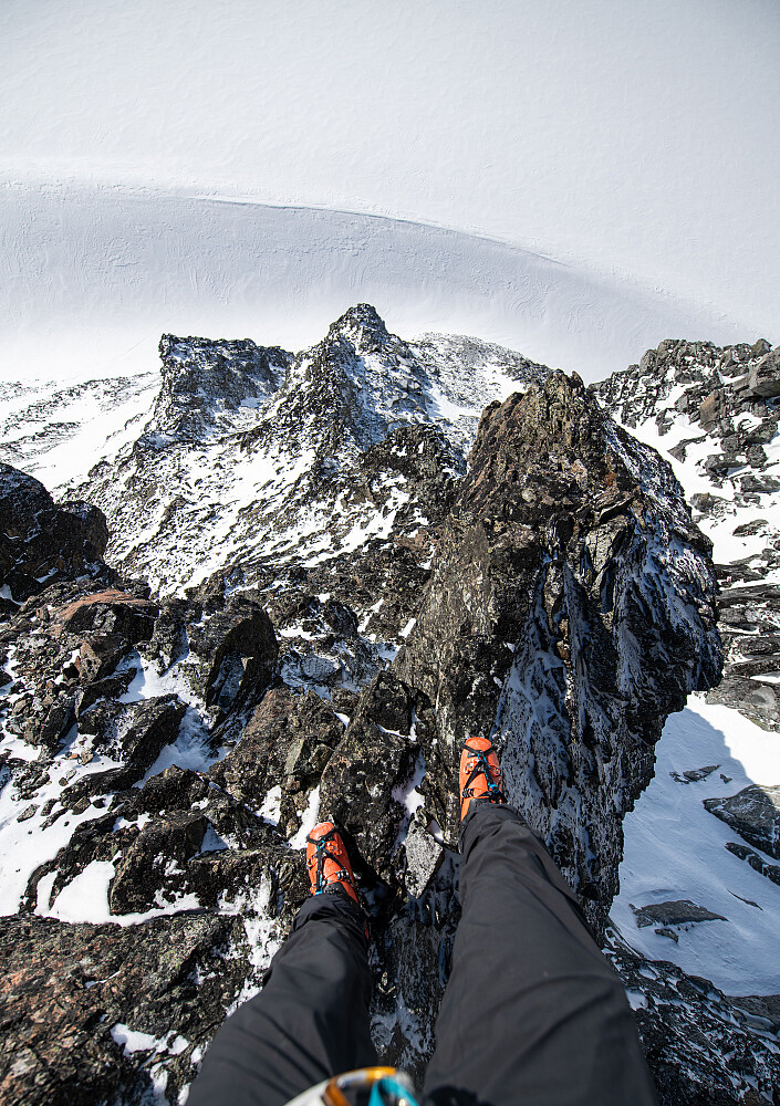 Oppe på eggen øverst i spiraltrappa