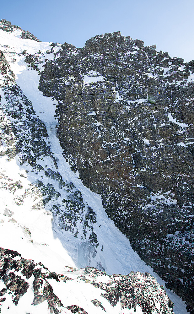 Øvre og godt skjulte del av renna med 5m isparti i midten