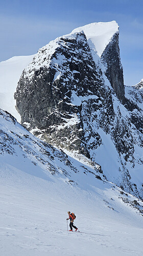 På Ringsbreen med Store Ringstinden i bakgrunnen