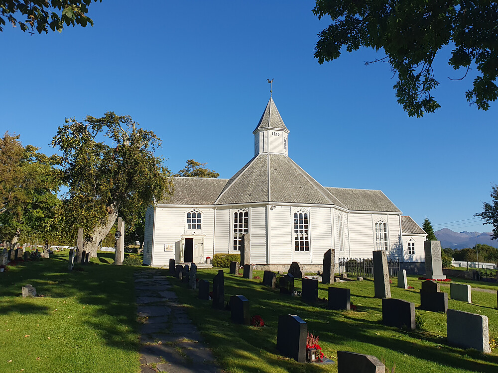 Aukra kirke 