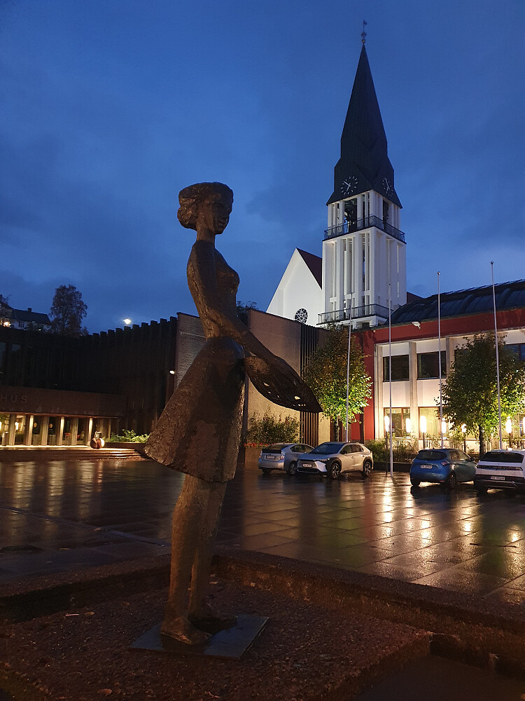 Rosepiken og Molde domkirke   