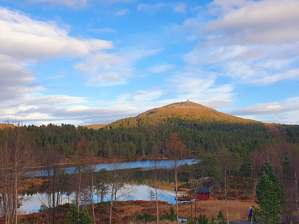 Mot Tusten og Øverlandsvatnet