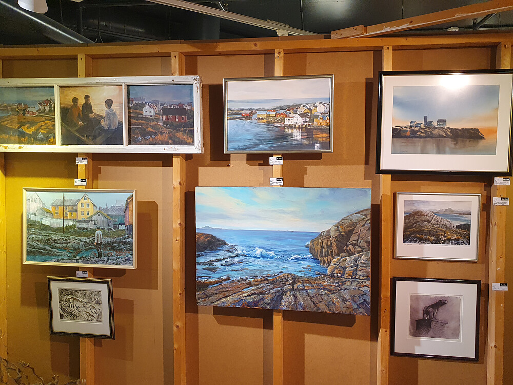 Kunstutstilling på Moldetorget (Anne Rødal)