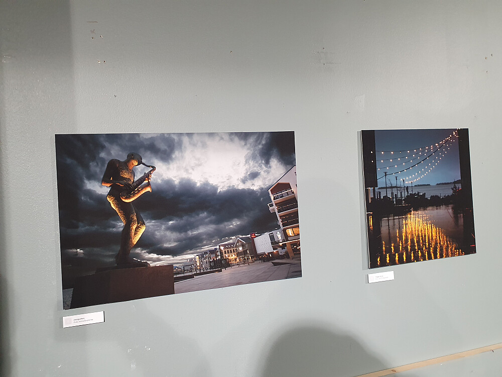 Fotoutstilling på Moldetorget