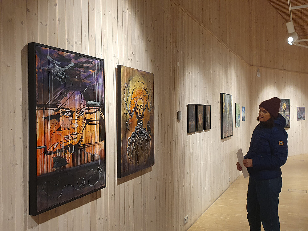 Kunstutstilling inne på Krona 