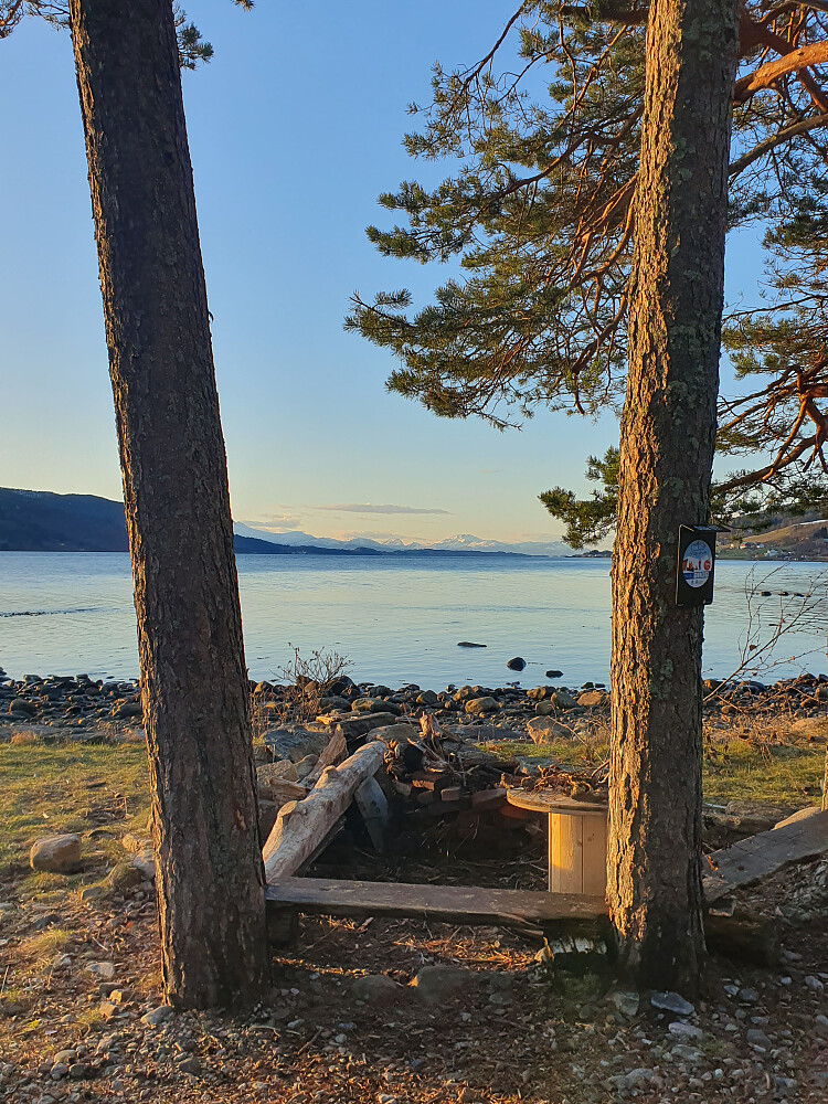 Fint på stikk-uten ved fjorden