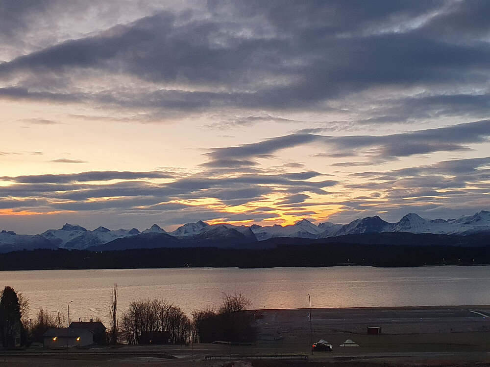 Soloppgang i Myrvegen 