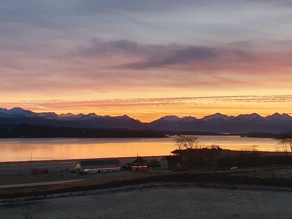 Kveldslys i Myrvegen 