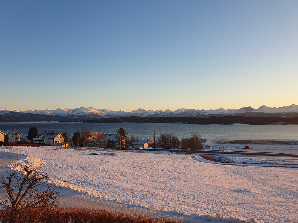 Nydelig vær, så ble en liten spasertur etterpå.