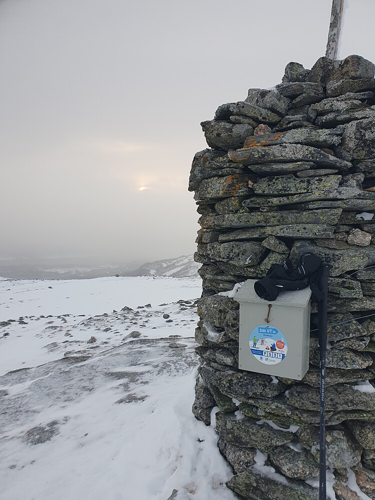 På triggen - snøskurer og litt tåke i dag. 