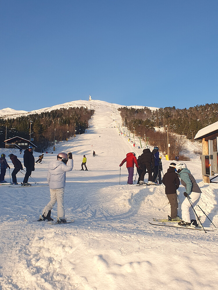 Mye folk i alpinbakkene i dag 