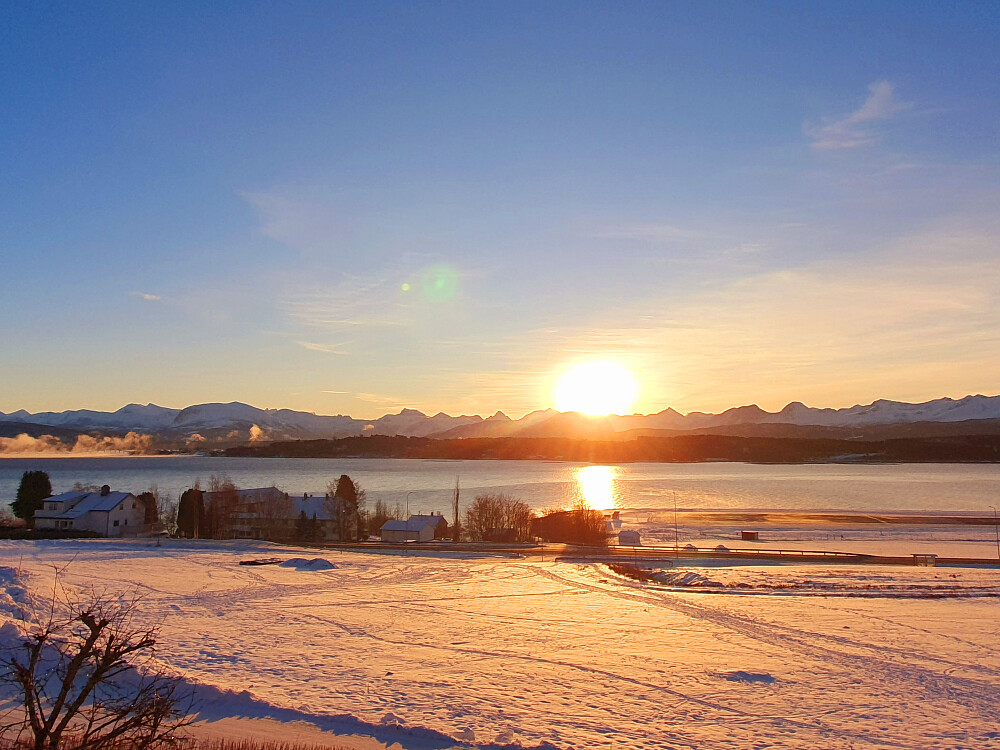 Soloppgang i Myrvegen 