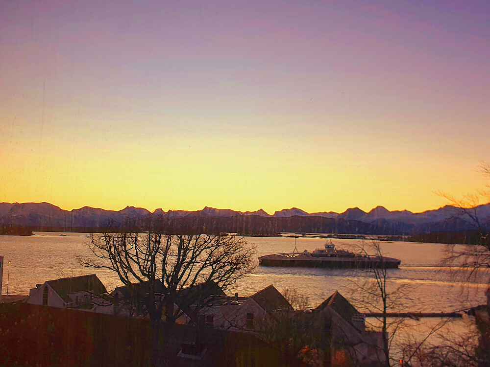 Det gryr av dag - fra dagens bookede kontor på fylkeshuset