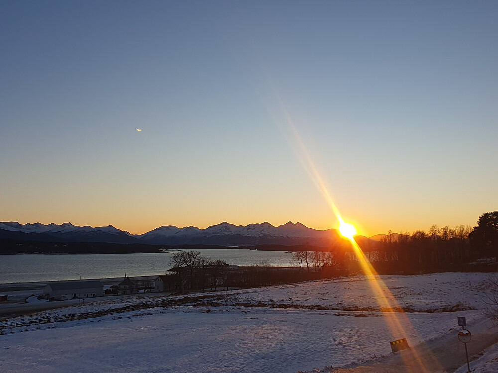 Dagens solnedgang i Myrvegen