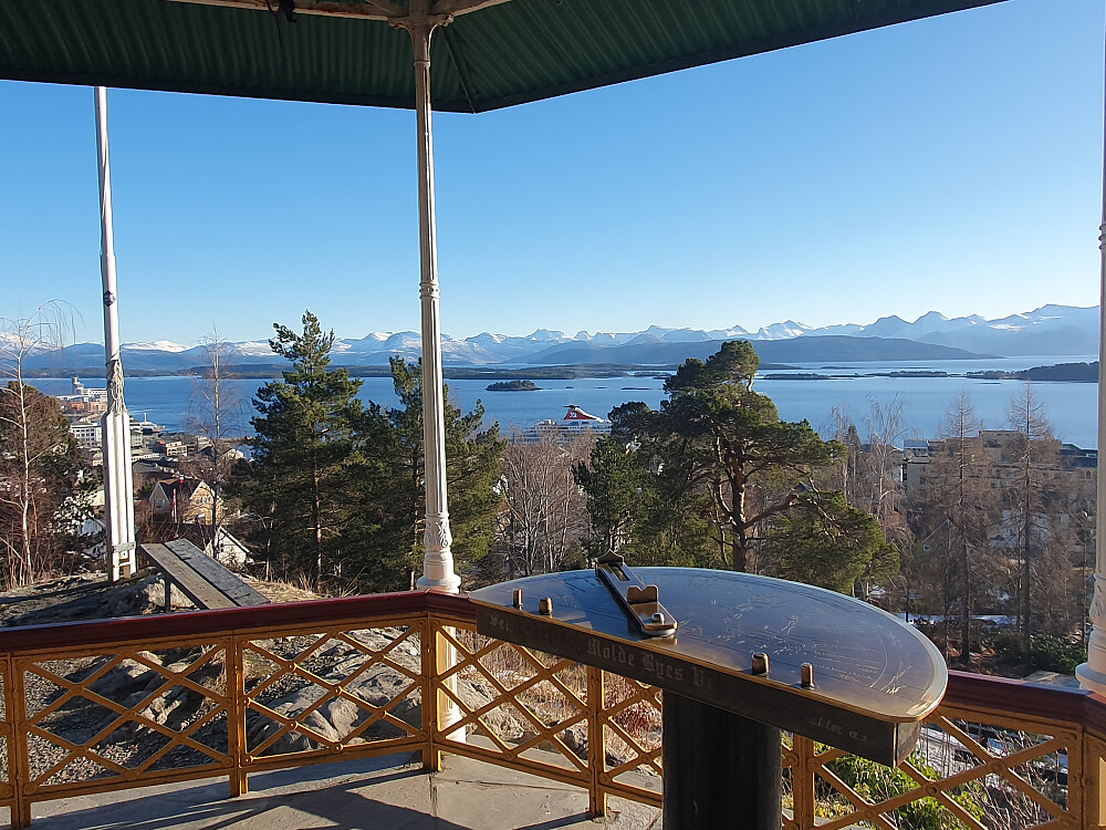 Rekneshaugen (tre stikk-uter etter skøyteløpet)