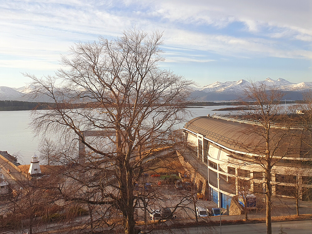 Dagens utsikt fra booket kontor på Fylkeshuset