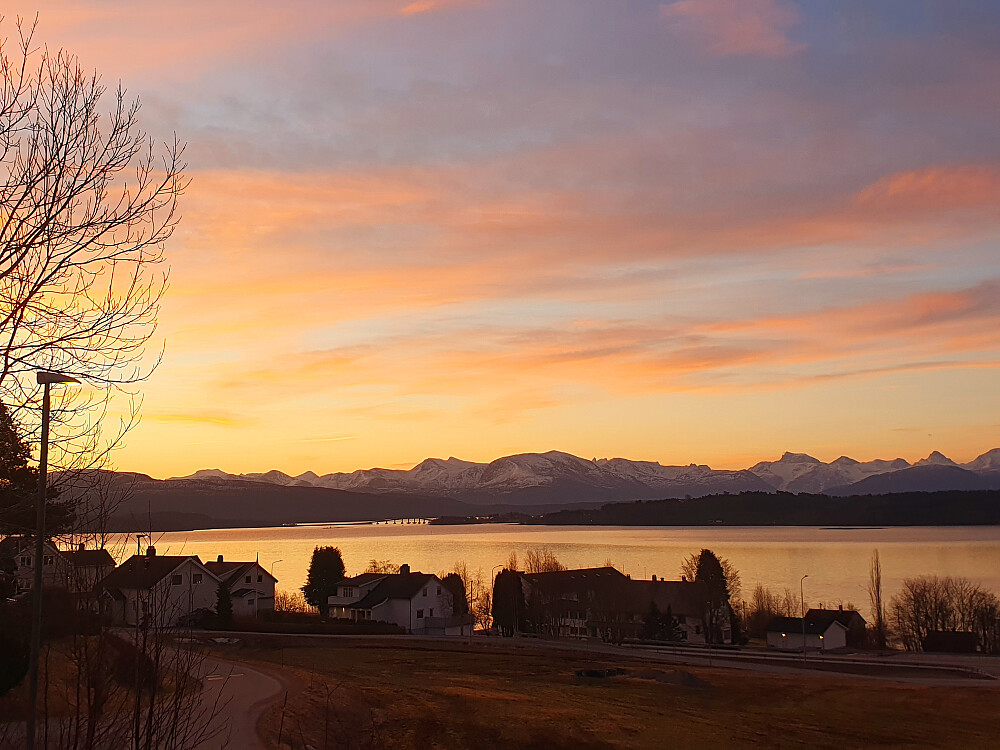 Fin morgenhimmel for den som er tidlig oppe :-)