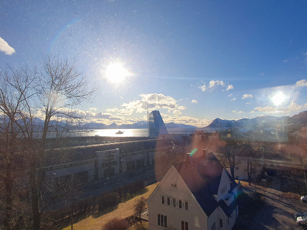 Ettermiddagssol på dagens kontor på Fylkeshuset