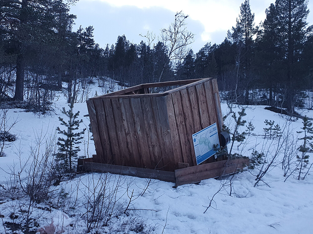 Gått hardt ut over Bakkeløypa gapahuk i vinden 