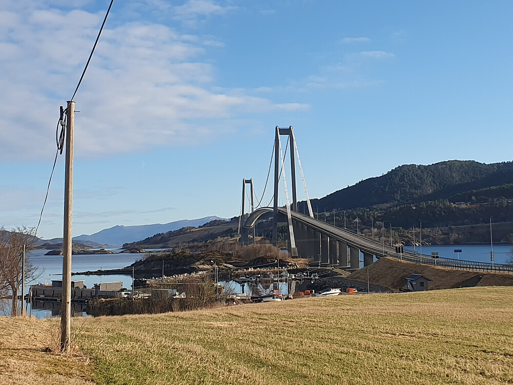 Ett par jobb-stopper på veg til Kristiansund (her ved Gjemnessundbrua).