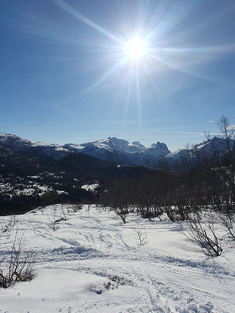 Mot Vengetind og Romsdalshorn 