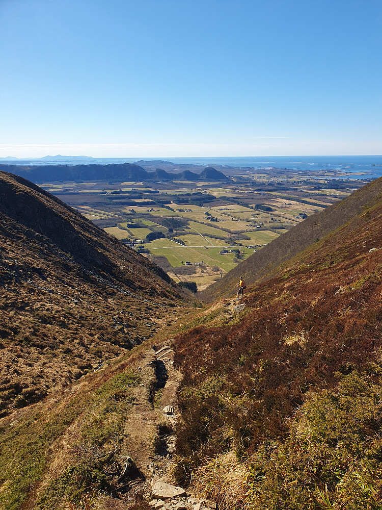 Ned igjen Rødalsdalen 